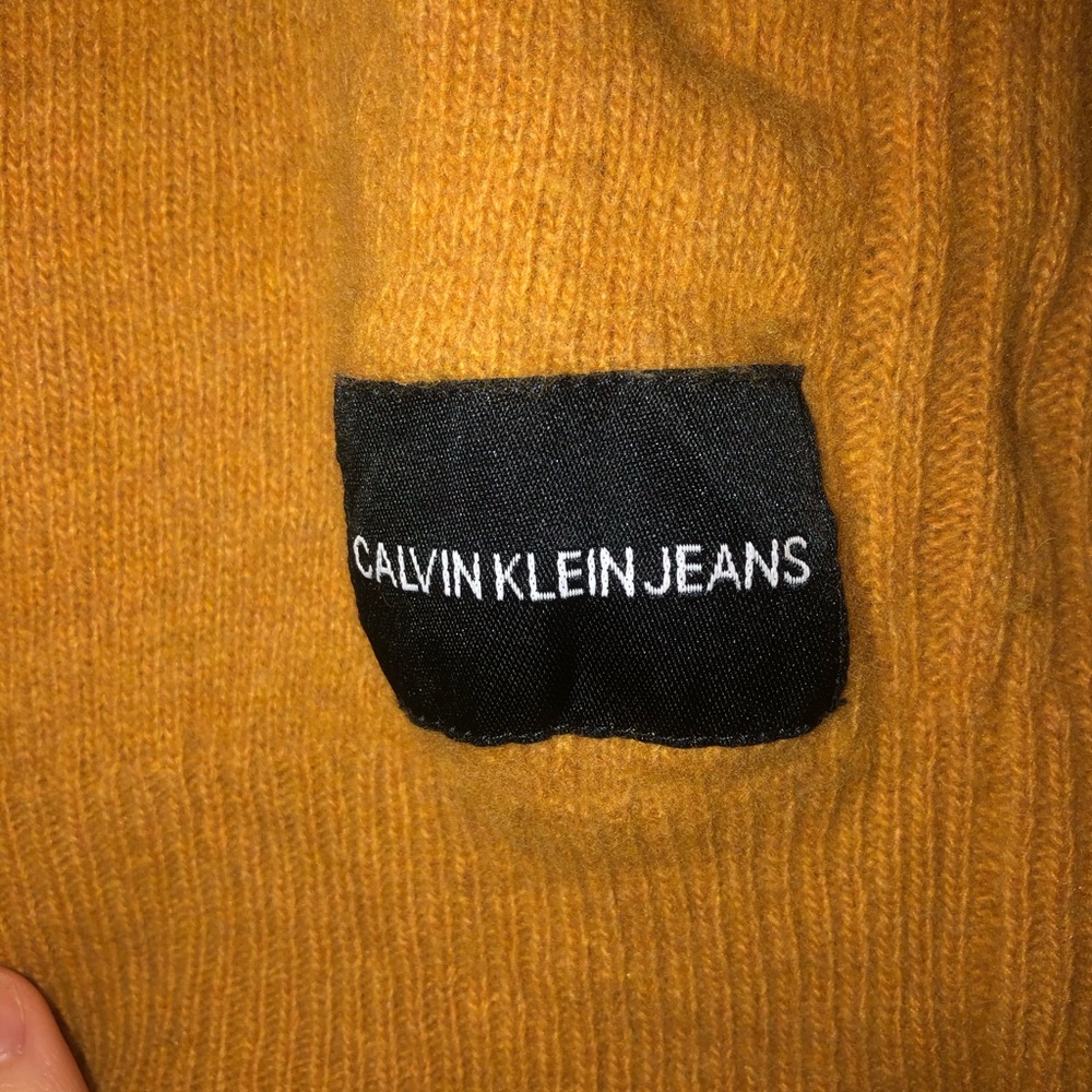 Calvin Klein sweater - Picture 2 of 2
